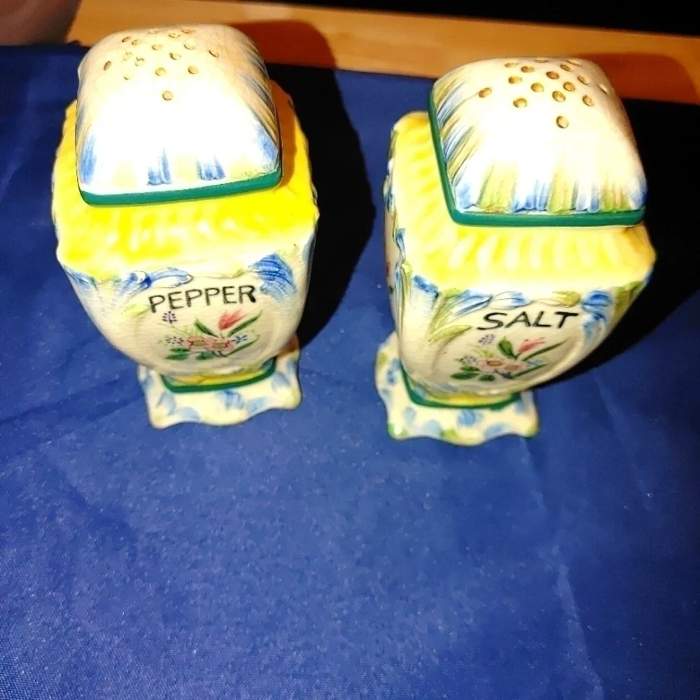Marutomo Hand painted Antique set of Salt and Pepper shakers